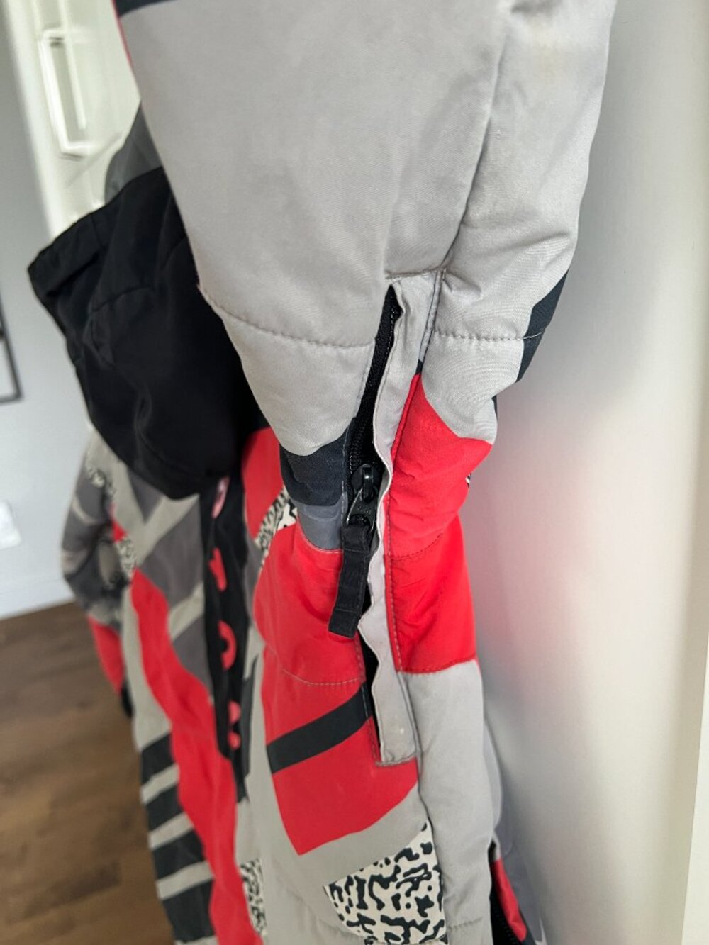 Burton Youth XS Ski Snowboard Jacket Red Gray Insulated Winter Coat - Picture 5 of 6